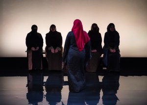 Members of the company of the Queens of Syria UK tour. Photo by Vanja Karas-©